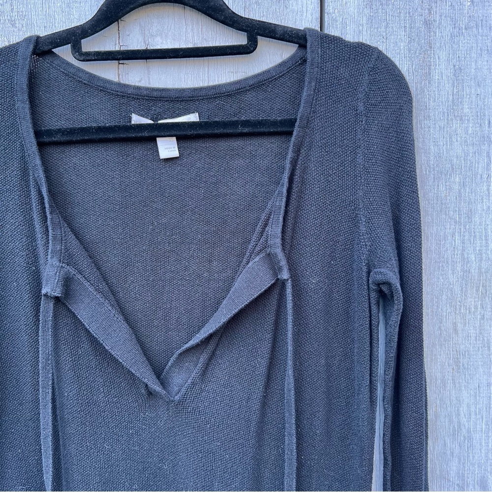 Old Navy black waffle knit fitted tie v-neck long sleeve 100% cotton t-shirt top - Picture 6 of 9